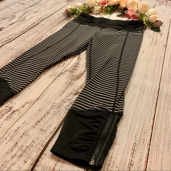 🦄 RARE Lululemon Parallel Stripe Runday Crops - Picture 15 of 16